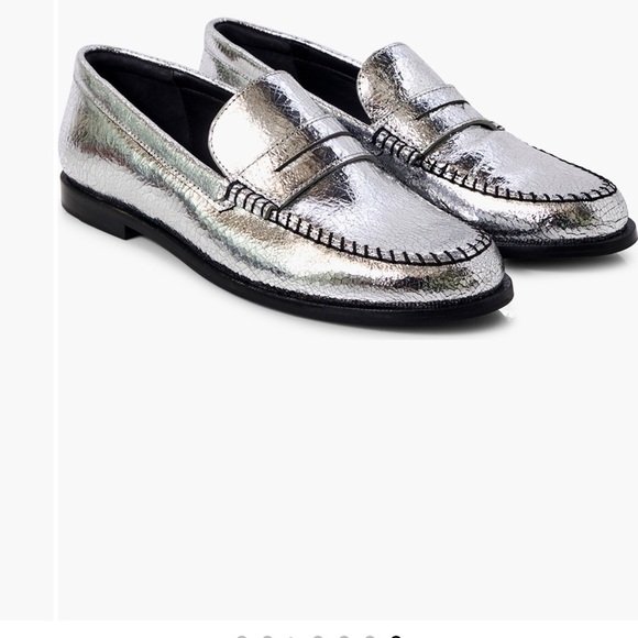 Free People Shoes - Free People Silver Flats with Moccasin Stitching